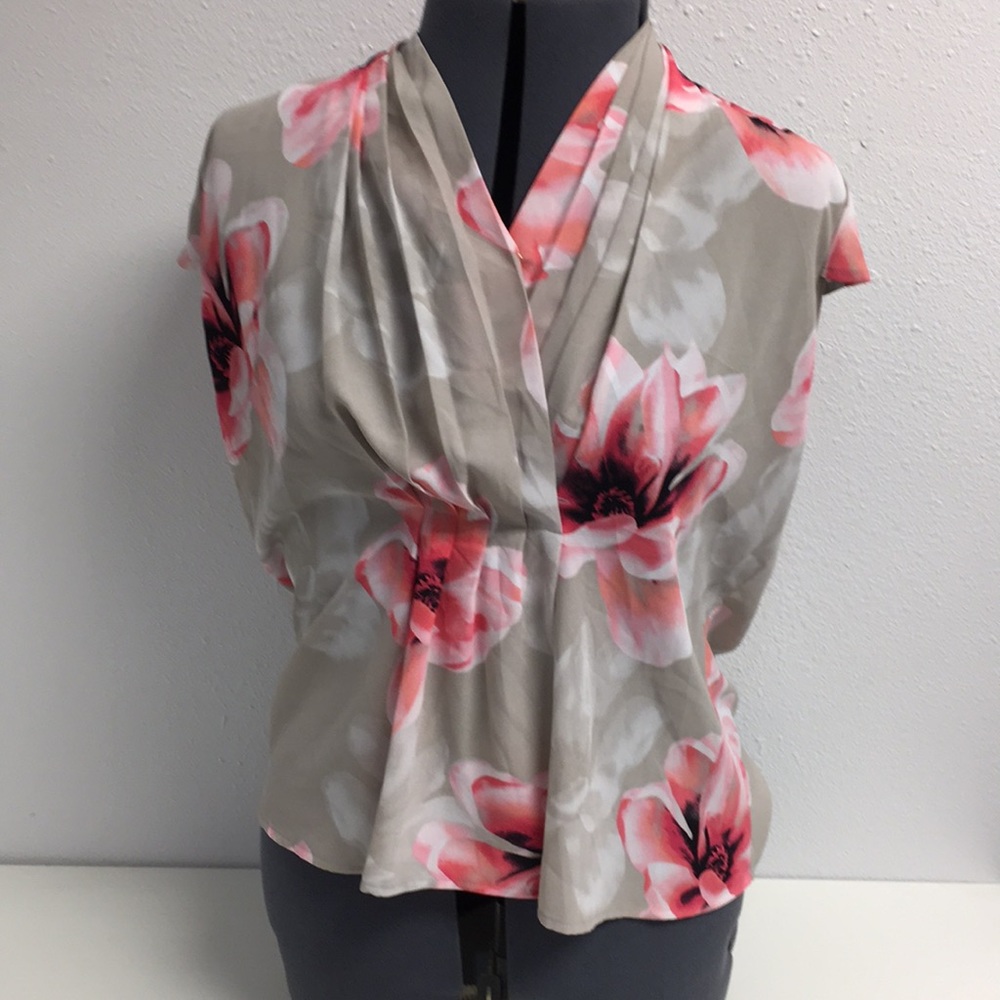 Calvin Klein Women’s Petite Small Top/Pink Flowers